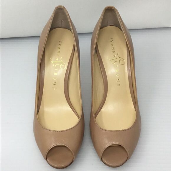 Ivanka Trump Cleo Pump (B6) - Picture 4 of 8
